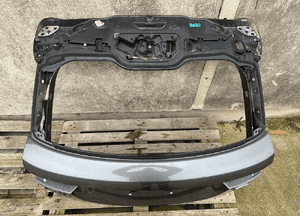 Klapa bagaznika tyl tylna range rover velar L560 2