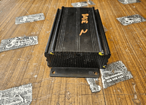 Wzmacniacz BOSE 8E5035223A Głosników Subwoofer Radio Amplituner AUDI A4 B6 B7 3