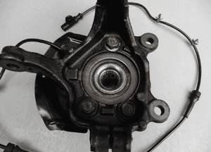 Zwrotnica piasta lewy przód Nissan Cube 5