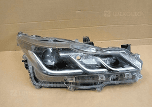 Lampa prawa prawy reflektor toyota corolla E21 led sedan 19- 1