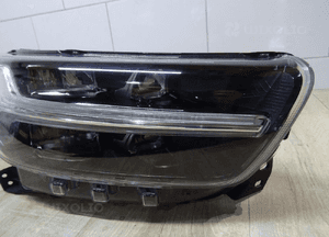 Volvo XC40 2018 Prawa strona Lampy przednie 8