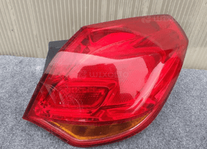 Opel astra j hb lampa tył tylna prawa 1
