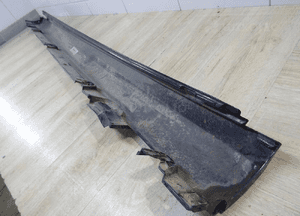 Listwa progowa mercedes c-klasa W205 prawa 2056900240 8