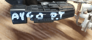 Zamek prawy tył tylny prawy Toyota Aygo 2PIN 9