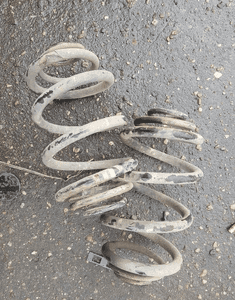 sprężyny tył vivaro  trafic 1.9 dci