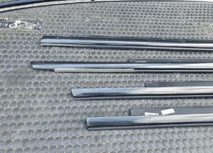 Listwa Listwy Zgarniajace Ramki Szyb Chrom Oklejone Czarne AUDI A4 B8 Sedan 15