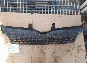 Atrapa grill - toyota yaris verso i 99-05 2