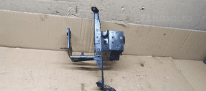 Mocowanie uchwyt pompy ABS VW Passat B5 FL 4B0614119AA 1