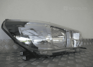 Lampa przednia przód prawa toyota hilux 8 viii 2015-2018 3