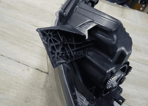 TOYOTA YARIS 4 IV LAMPA prawa przód soczewka 20-24r K0-6EU 10