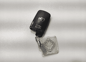 KLUCZYK PILOT OBUDOWA TOYOTA AURIS II E18 MR6302 2012-2018 2