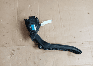 Pedał potencjometr gazu VW Touarg 7L6723507 2