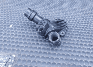 Obudowa Termostat Y2495002 06D121133C Krociec Czujnik Przewod Waz 2.0 TFSI Audi A4 B7 A6 C6 7