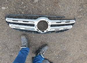 mercedes GLS grill uszkodzony nr 7498 WYSYŁKA 2