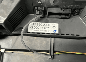 Panel sterowania klimatyzacji kratki nawiew Mercedes A2118302090 8