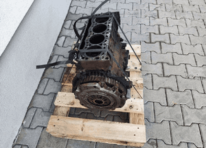 Silnik dół silnika wał korbowy tłoki renault trafic ii vivaro a 1.9 dci F9K 8