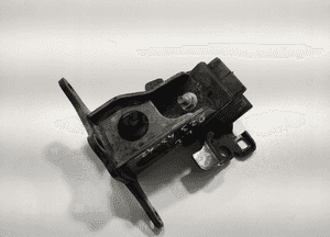Łapa podpora poduszka silnika lewa nissan navara iv D23 NP300 2.3 dci 15-22 2