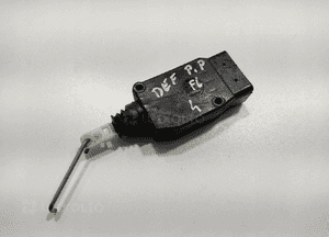 MODUŁ SIŁOWNIK ZAMKA CENTRALNEGO PRAWY PRZÓD PRZEDNI LAND ROVER DEFENDER 2