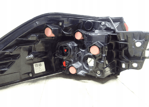 Lampa prawy tył toyota RAV4 v 81550-42230 10