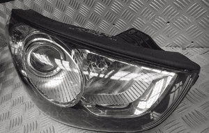 Lampa lewy / prawy przód hyundai IX35  92101-2Y / 92102-2Y uk 7