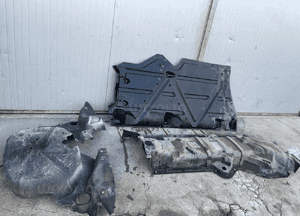 MERCEDES A 169 b 245 osłona podwozia wydechu wnęki koła zapasowego dolna 1