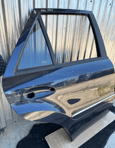 MERCEDES ML 164 drzwi prawe lewe lakier 359 1