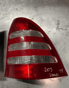 MERCEDES C203 Kombi lampa tył tylna oryginał   prawa 1