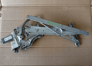 Toyota Avensis T25 podnosnik szyby przod prawy 3