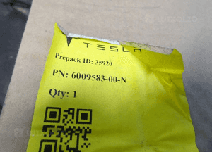 Tesla S uszczelka drzwi tylne lewe 6009585-00-I 9