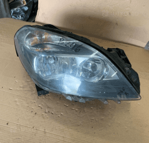 MERCEDES B 246 lampa przednia prawa H7 2