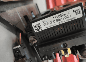 MERCEDES C-KLASA W204 LIFT AKUMULATOR DODATKOWY 12V 12Ah MODUŁ UCHWYT ORYG 12