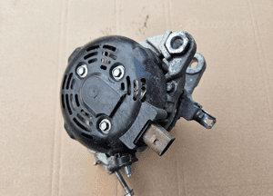 Toyota auris avensis 1.6 alternator 27060-0t360 4