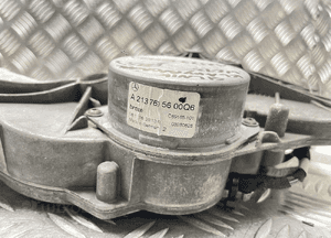 Mercedes W213 mechanizm silnik zamykania klapy bagażnika A2137605600 6