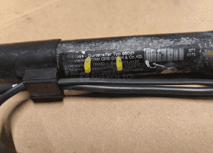 Bmw E87 oe33044477F napinacz pasów przód prawy 2