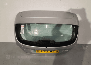 Klapa tył tylna  bagażnika ford fiesta vii MK.7 srebrny 6