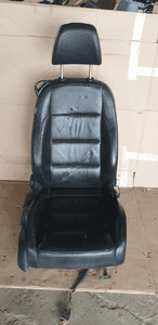 Fotel pasażera prawy przód czarna skóra VW Golf V 1