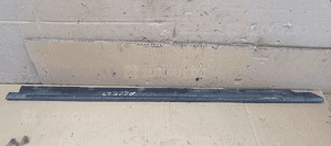 Listwa zgarniająca drzwi lewy tył Audi A6 C5 4B0853763J 5