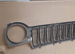 Jeep Cherokee III Liberty grill atrapa pas 6