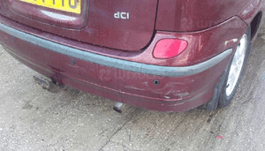 Nissan Almera Tino zderzak tyl tylny 2