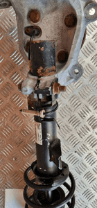 Bmw E90 E91 zwrotnica amortyzator lewy lewa przód przednia 6764443 6736015 11