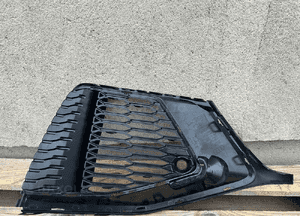 Kratka zderzaka przod lewa audi Q8 s-line SQ8 4M8 4
