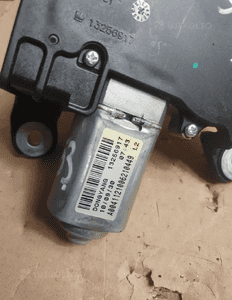 SILNICZEK WYCIERACZKI TYLNEJ OPEL ASTRA J nr 13256917 2