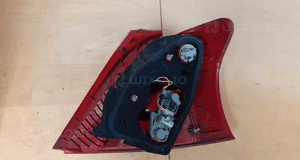 Lampa tyl tylna lewa toyota yaris P9 5D 2