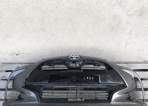 Zderzak przód przedni toyota yaris iv 4 2019- kompletny grill kratki cały 1
