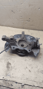 Zwrotnica prawy przód przedni Toyota Avensis T25 4