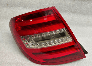 Lampa lewy tyl led mercedes W204 lift A2048204664 1