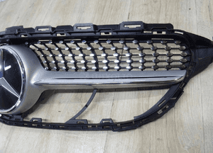Mercedes c klasa W205 amg atrapa grill A2058802004 a2058800507 3