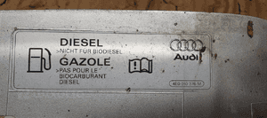 Klapka wlewu paliwa Audi A8 D3 LY7W 4E0809857E 5