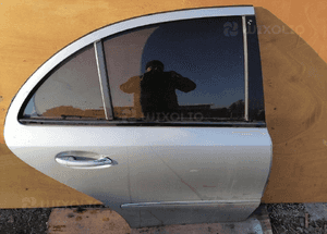 MERCEDES e 211 sedan  drzwi prawy tył szyba zamek listwa 8