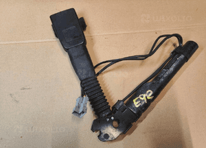 Bmw E87 oe33044477F napinacz pasów przód prawy 1